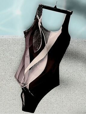 New Swimsuit Size M One Piece Geometric Black White